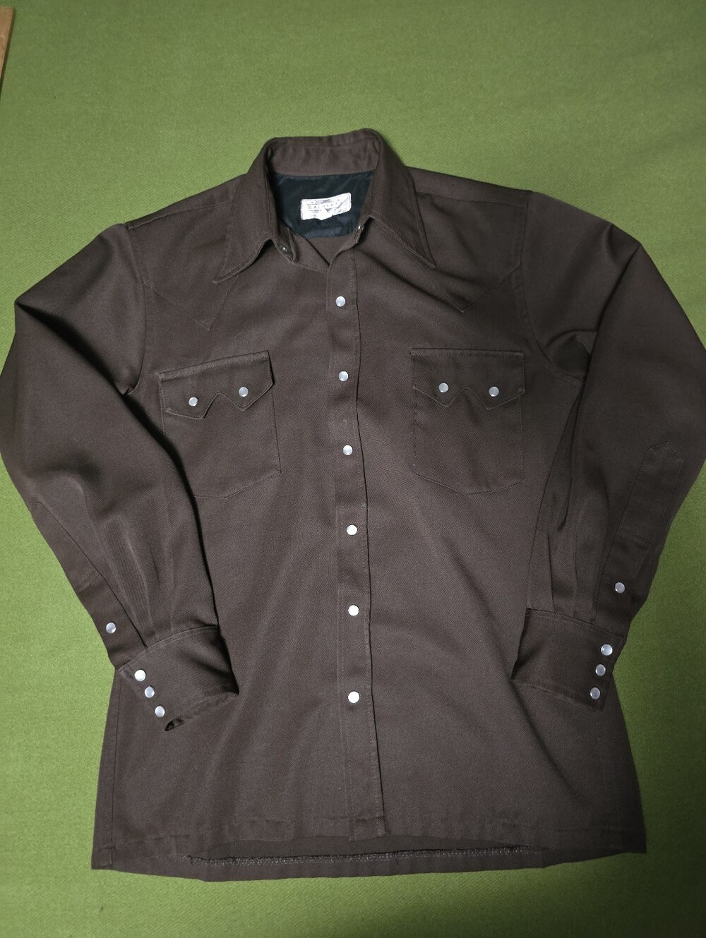70's Vintage brown western pearl-snap shirt manufactured by Calberta